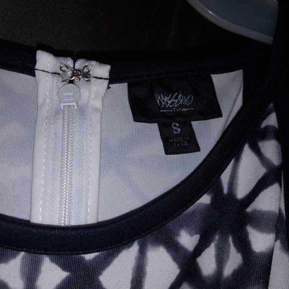 Flowy A Line Dress with Geometric Pattern - Picture 5 of 6